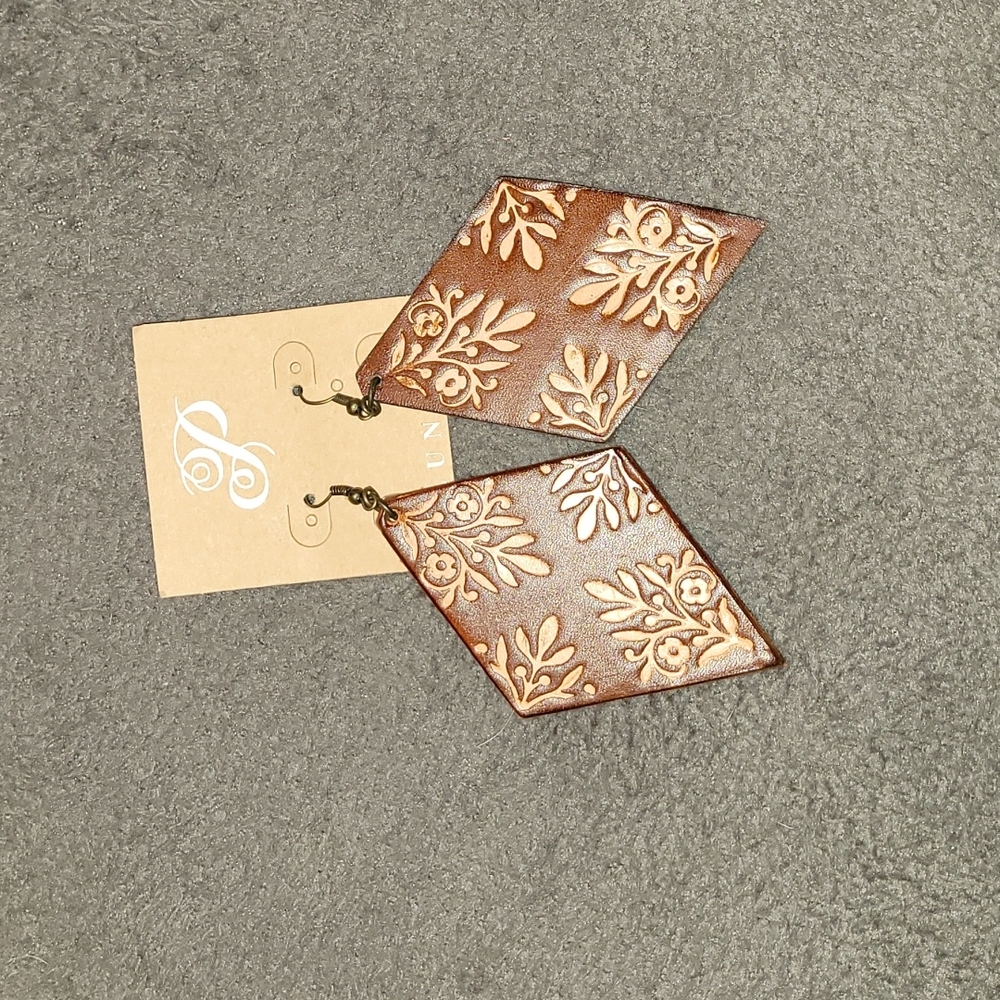 Brown Plunder Dangle earrings